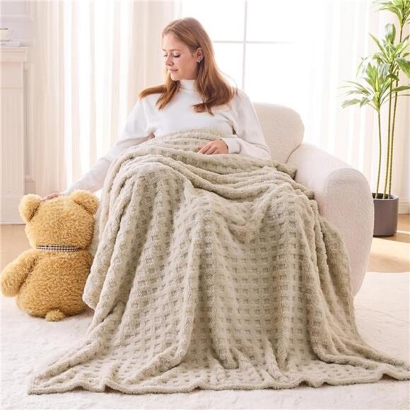 Super Soft Throw Blanket Flannel Fleece Lightweight Waffle Checkered All Season - Picture 2 of 7